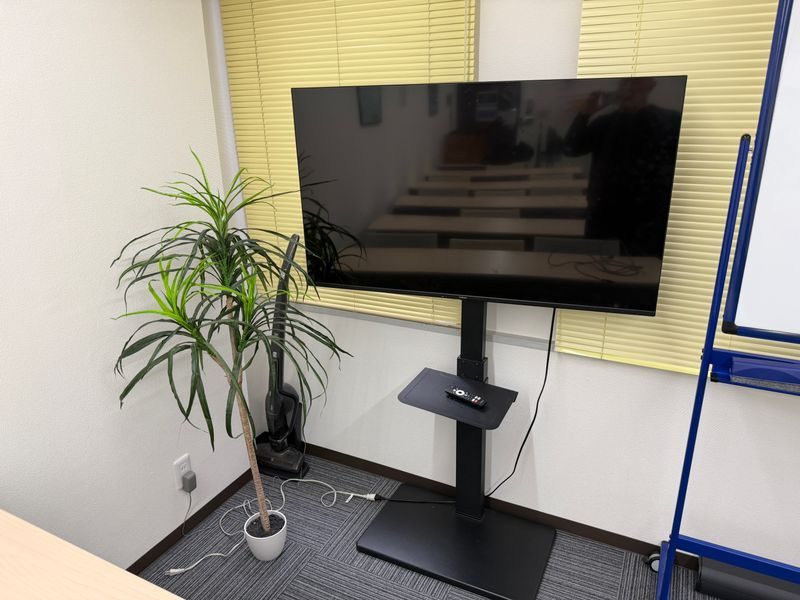 大型モニター（可動式スタンド）